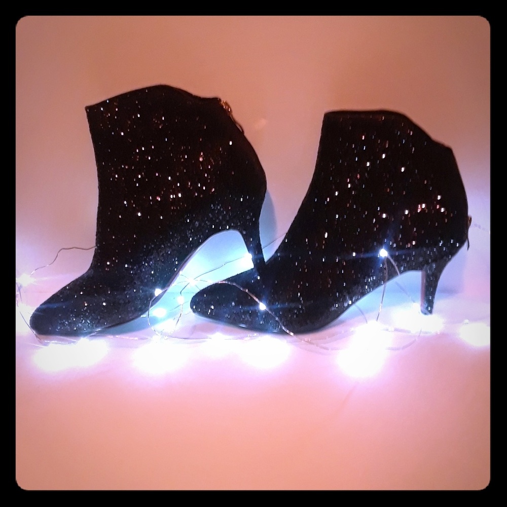 Shishang Black Glitter Heeled Cropped Boots